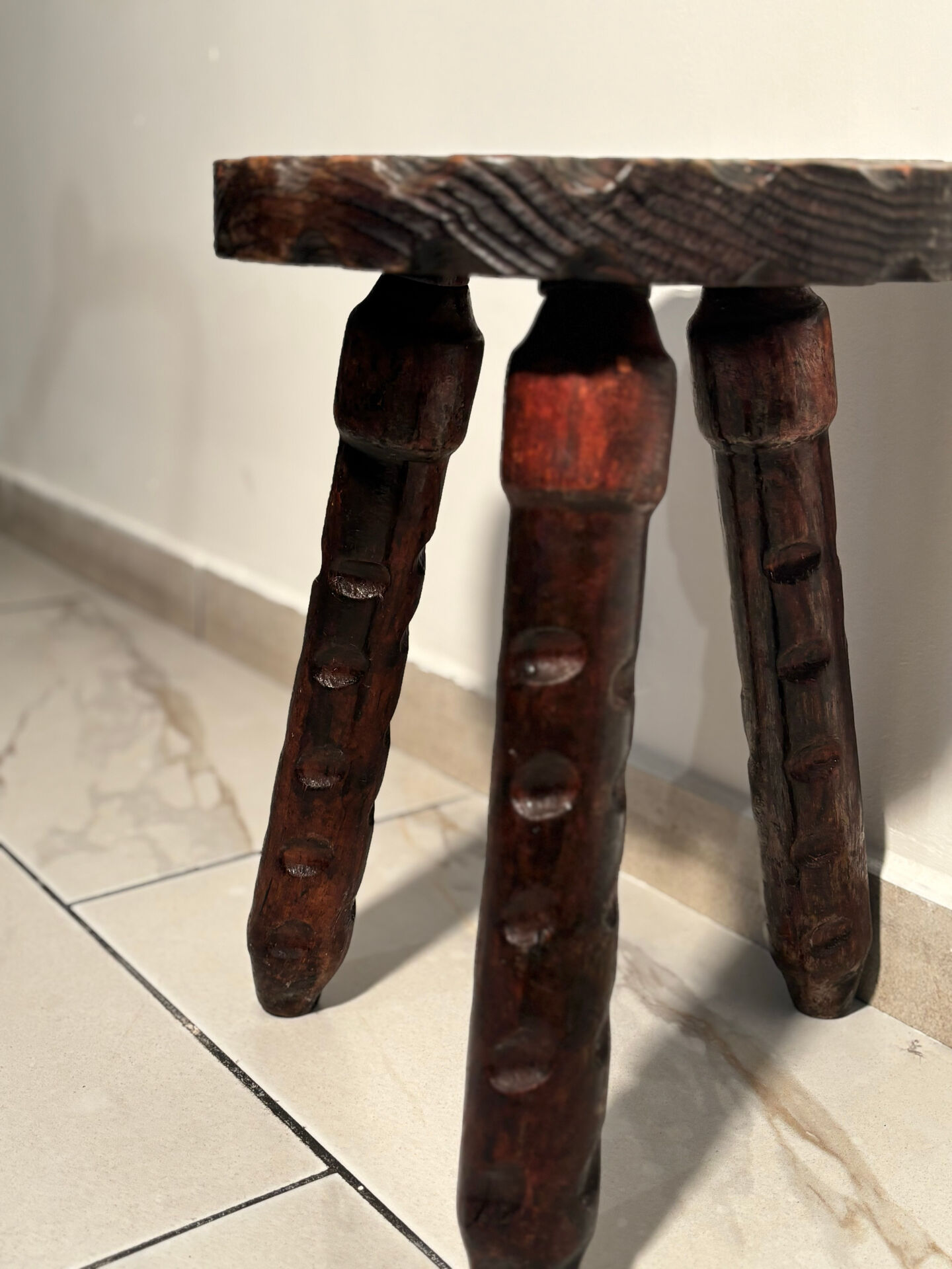 Brutalist sculpted tripod stool in solid wood — 1960s