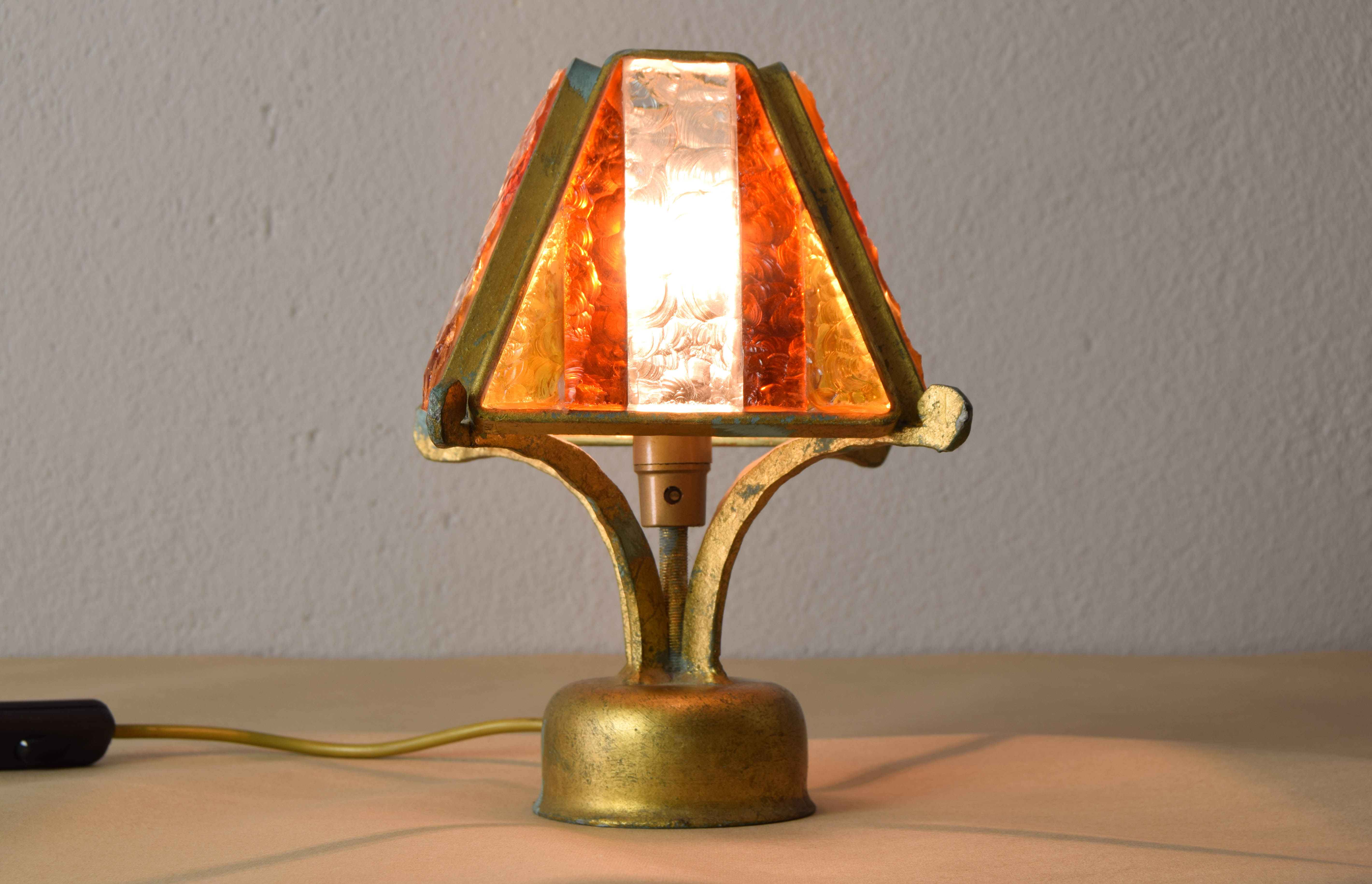 Brutalist table lamp in metal and hammered murano by longobard italy