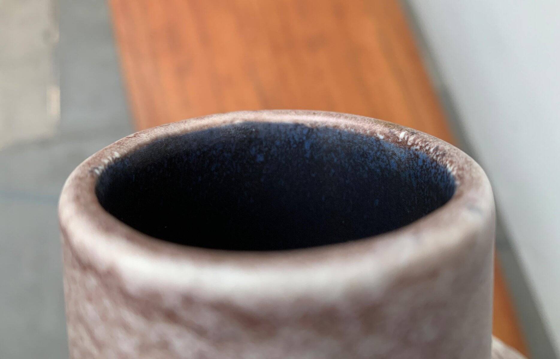 Large vase in German pottery from the mid-century with a crane ornament from Cortendorf.