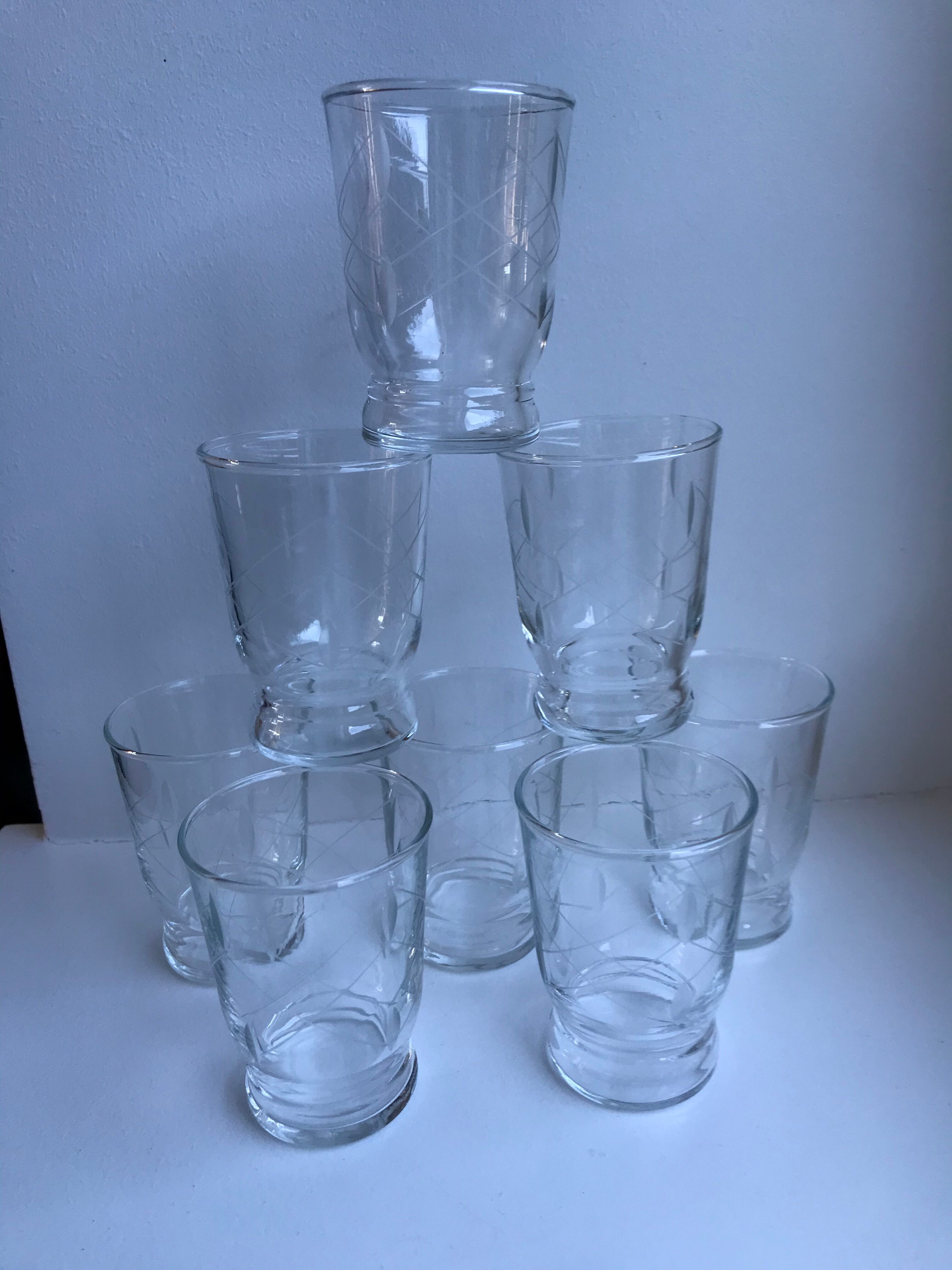 Set of 8 glass water glasses engraved 50s