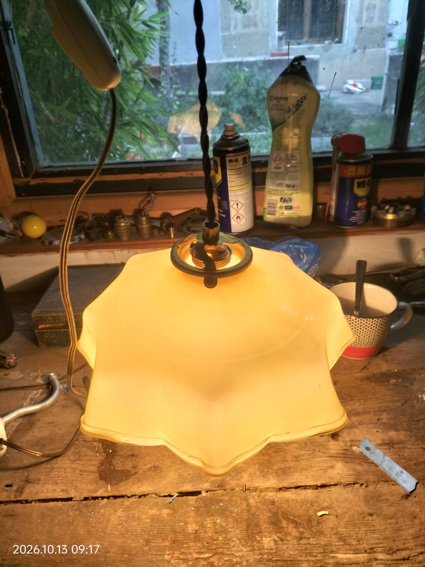 Opaline suspension