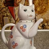 Cat teapot