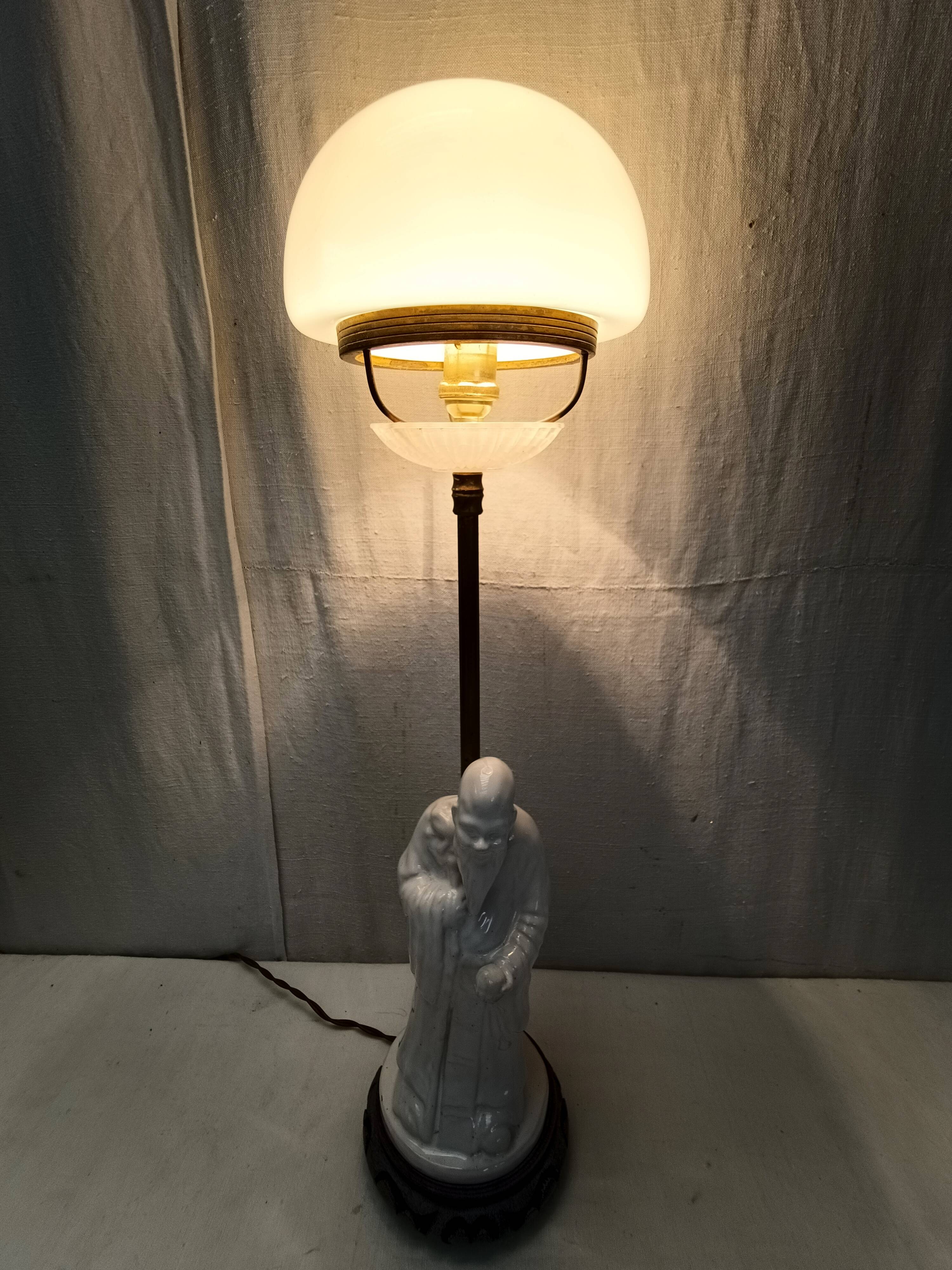 lampe ancienne porcelaine blanche opaline personnage SHOU 51 cm