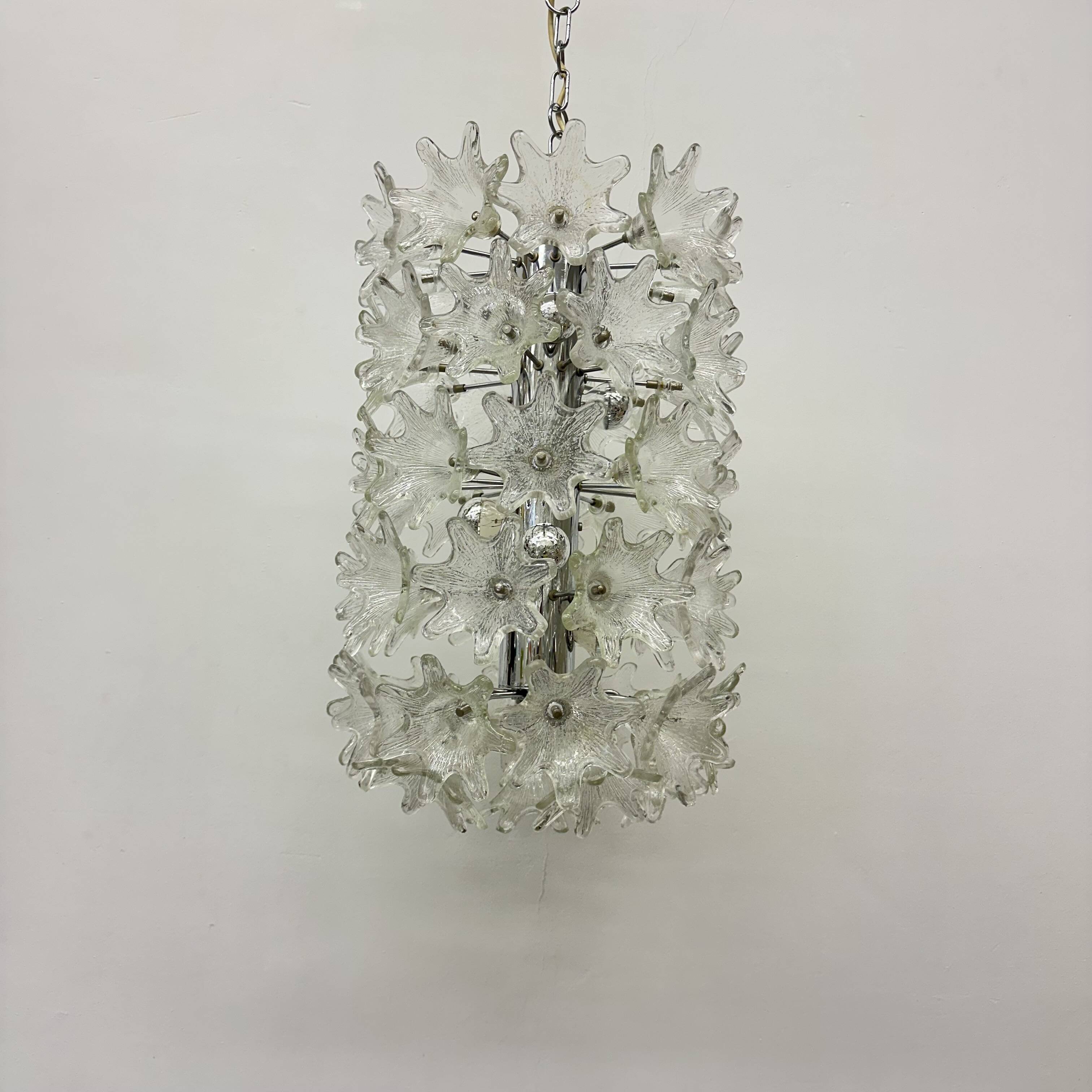 Spectacular Murano glass flower chandelier by Venini for VeArt, Italy 1970s
