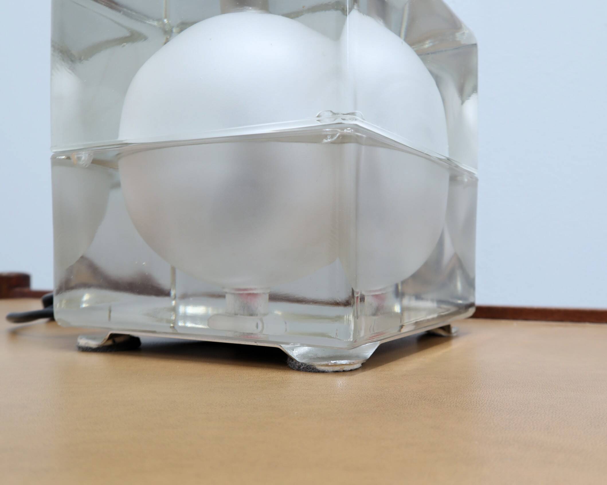 1960s Cubosfera table lamp by Alessandro Mendini for Fidenza Vetraria