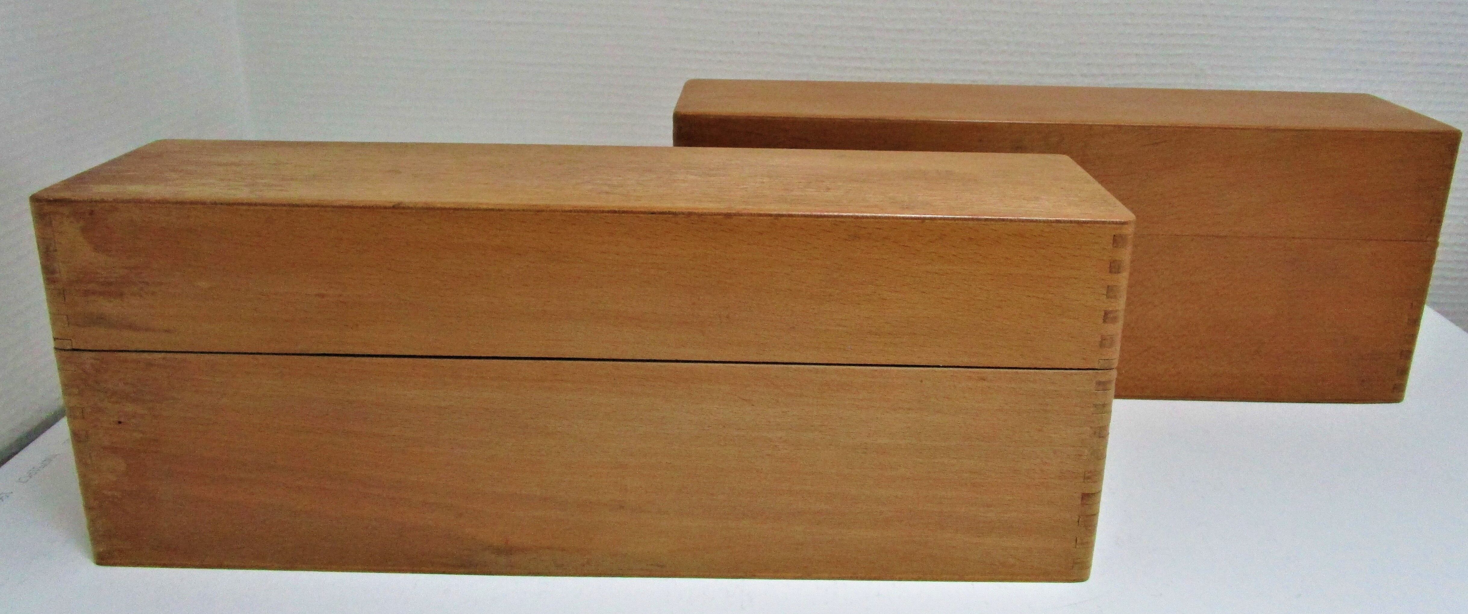 Deux boîtes à archives en bois de hêtre vintage