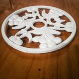 Enamelled cast iron table mat