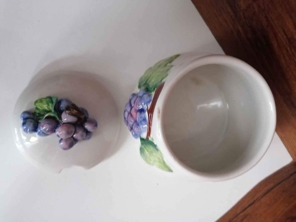 Powdered ceramic sugar pot