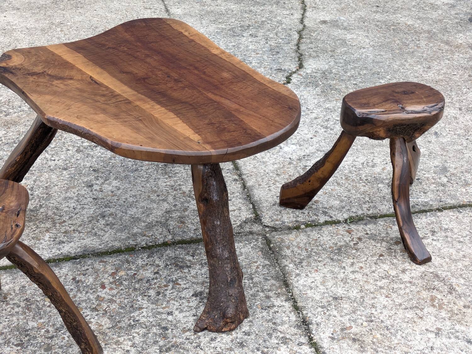 Table basse et deux tabourets brutaliste vintage 1950