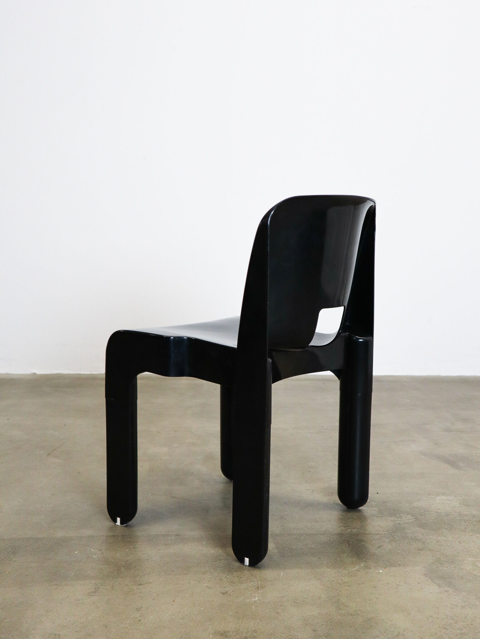 Joe Colombo Universale chairs black