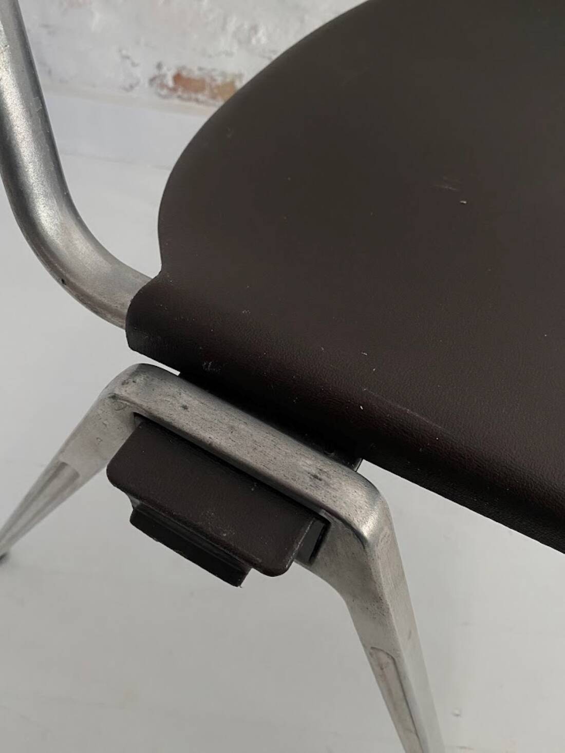 Vintage Knoll International 1601 Model stackable chairs 1970s