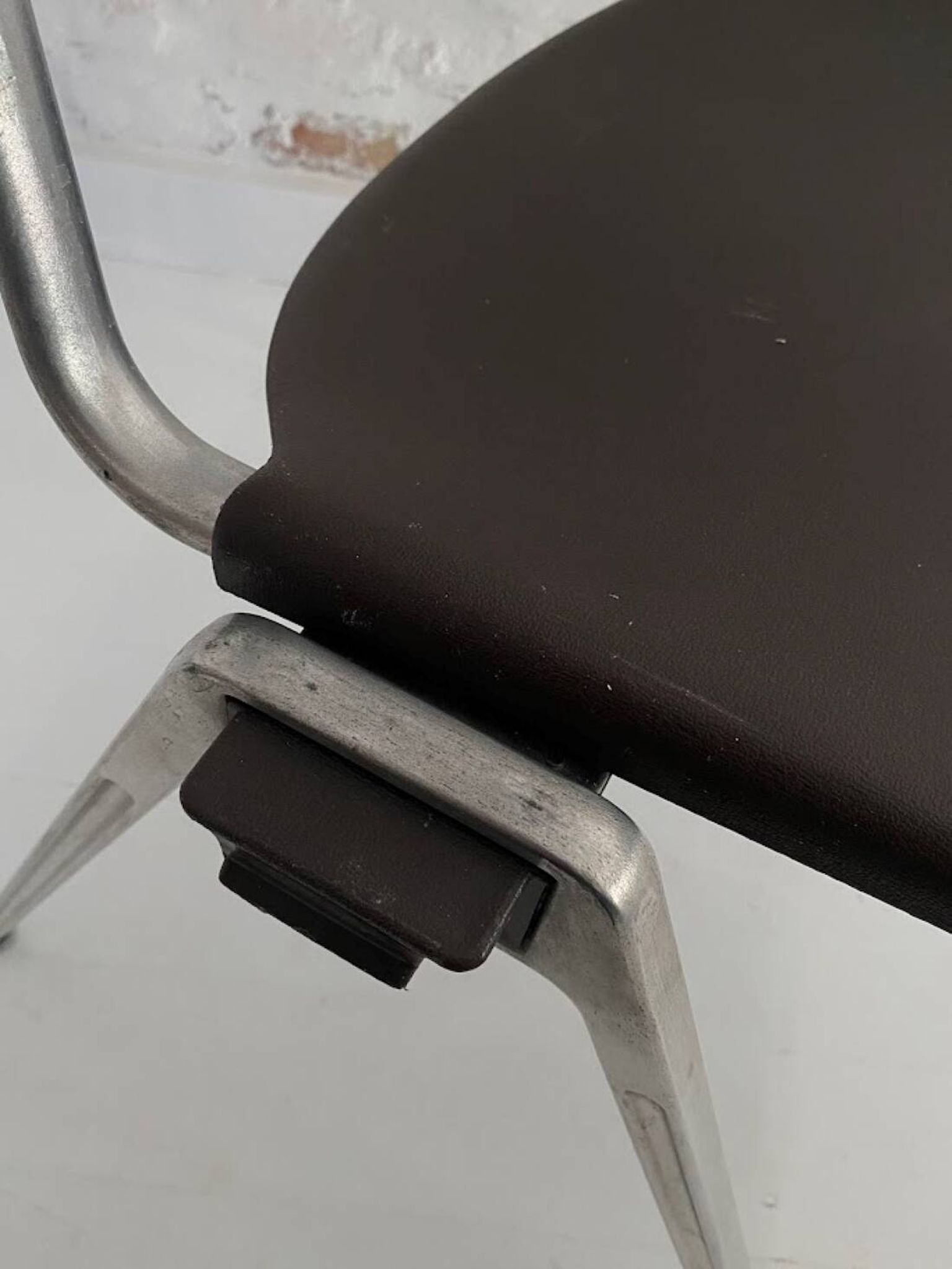 Vintage Knoll International 1601 Model stackable chairs 1970s