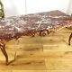 Table basse de style Louis XV en bois doré dessus marbre