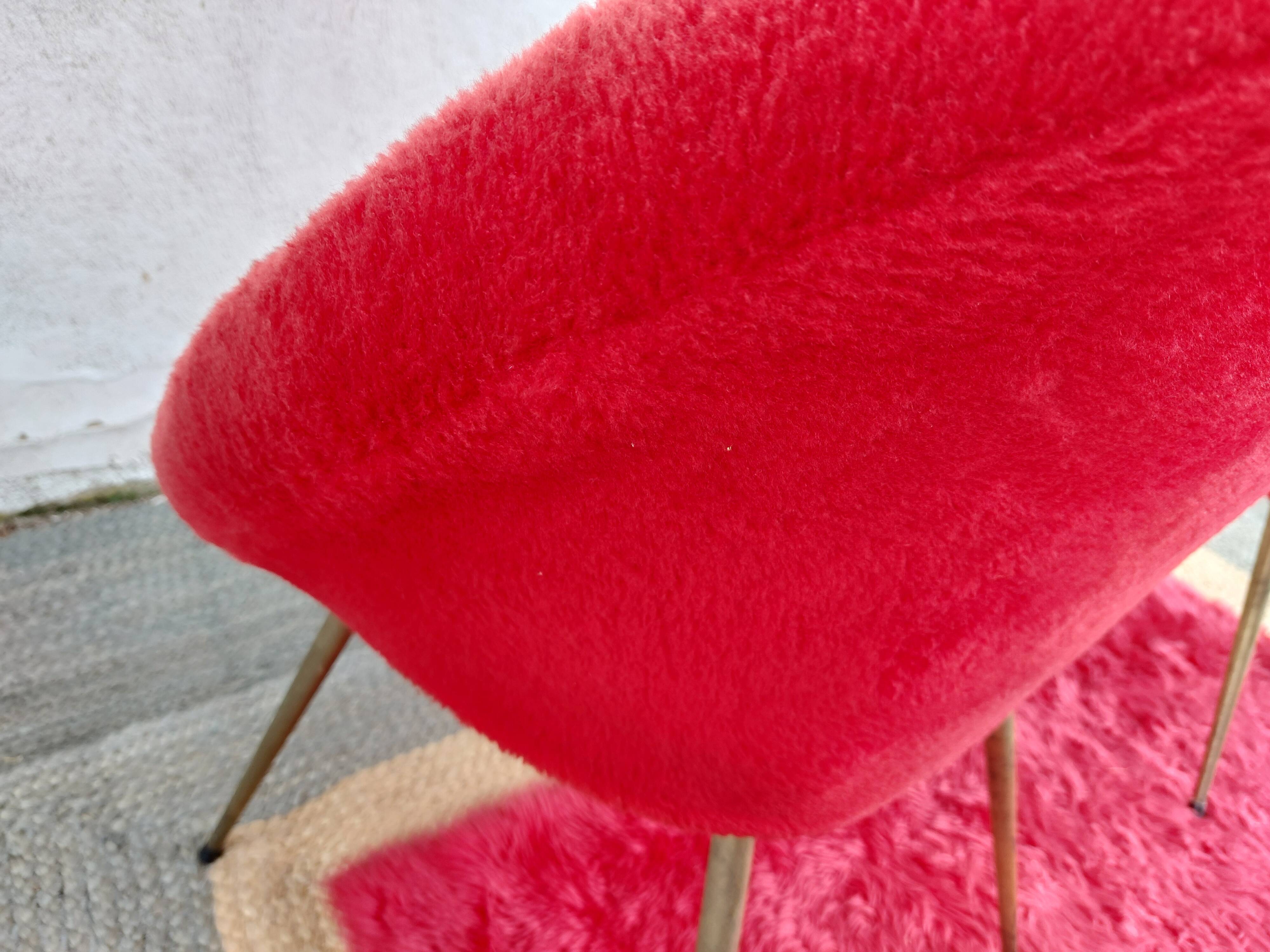 pair of vintage armchairs (red fur)