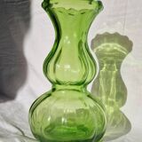 Vase en verre vert