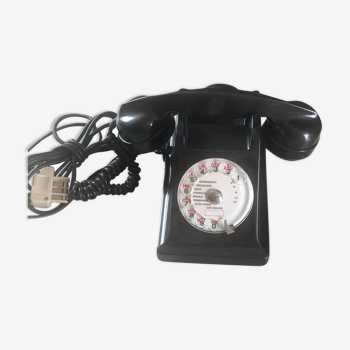 Black dial phone