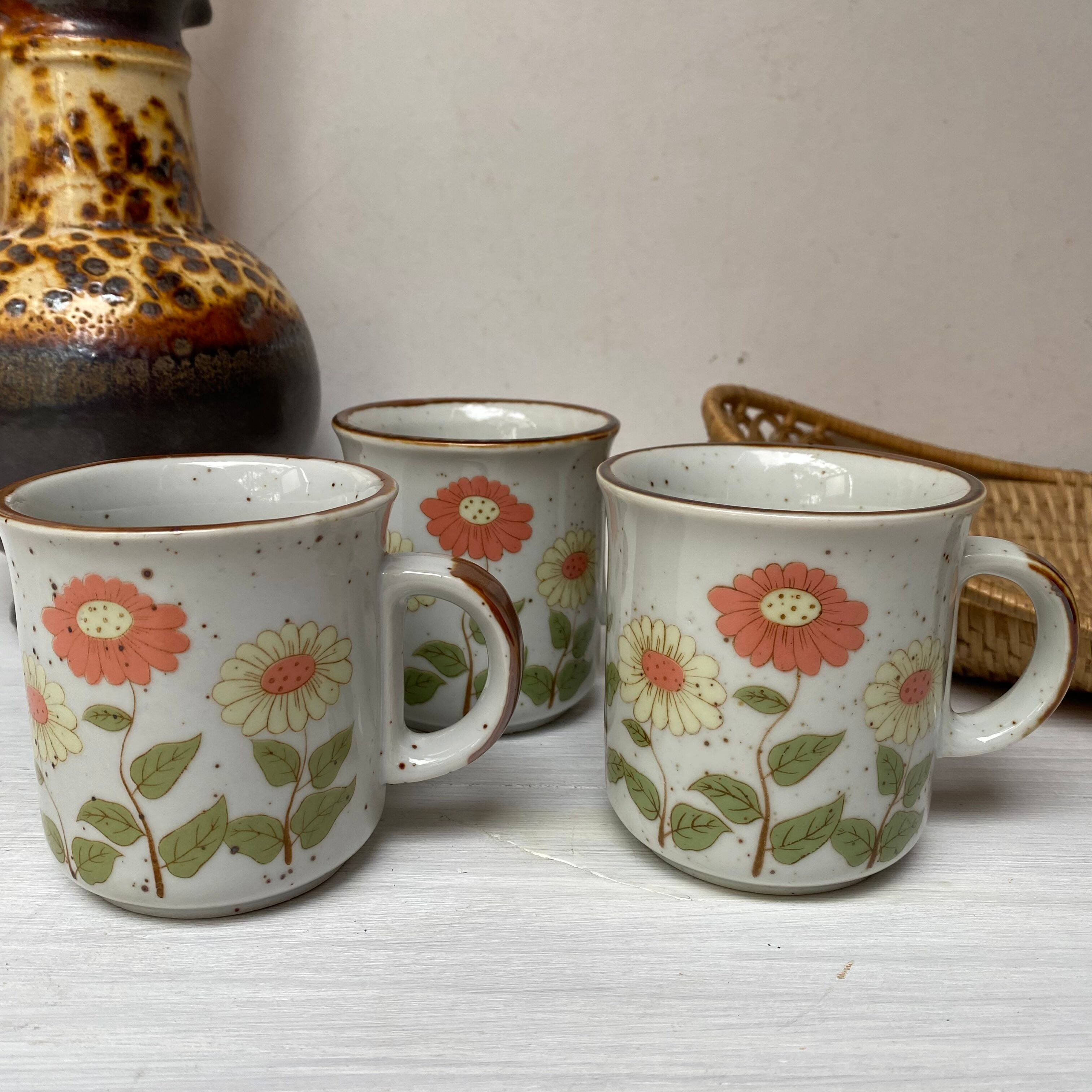 5 mugs vintage