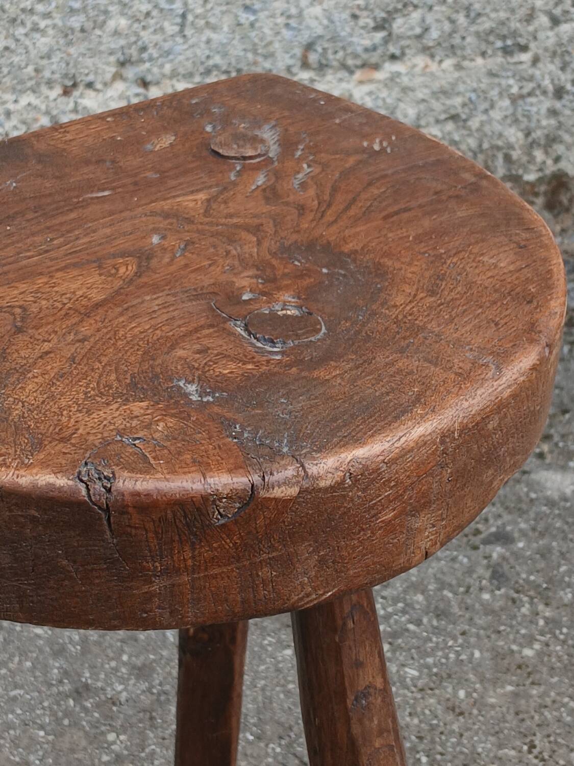 Farmhouse tripod stool in oak