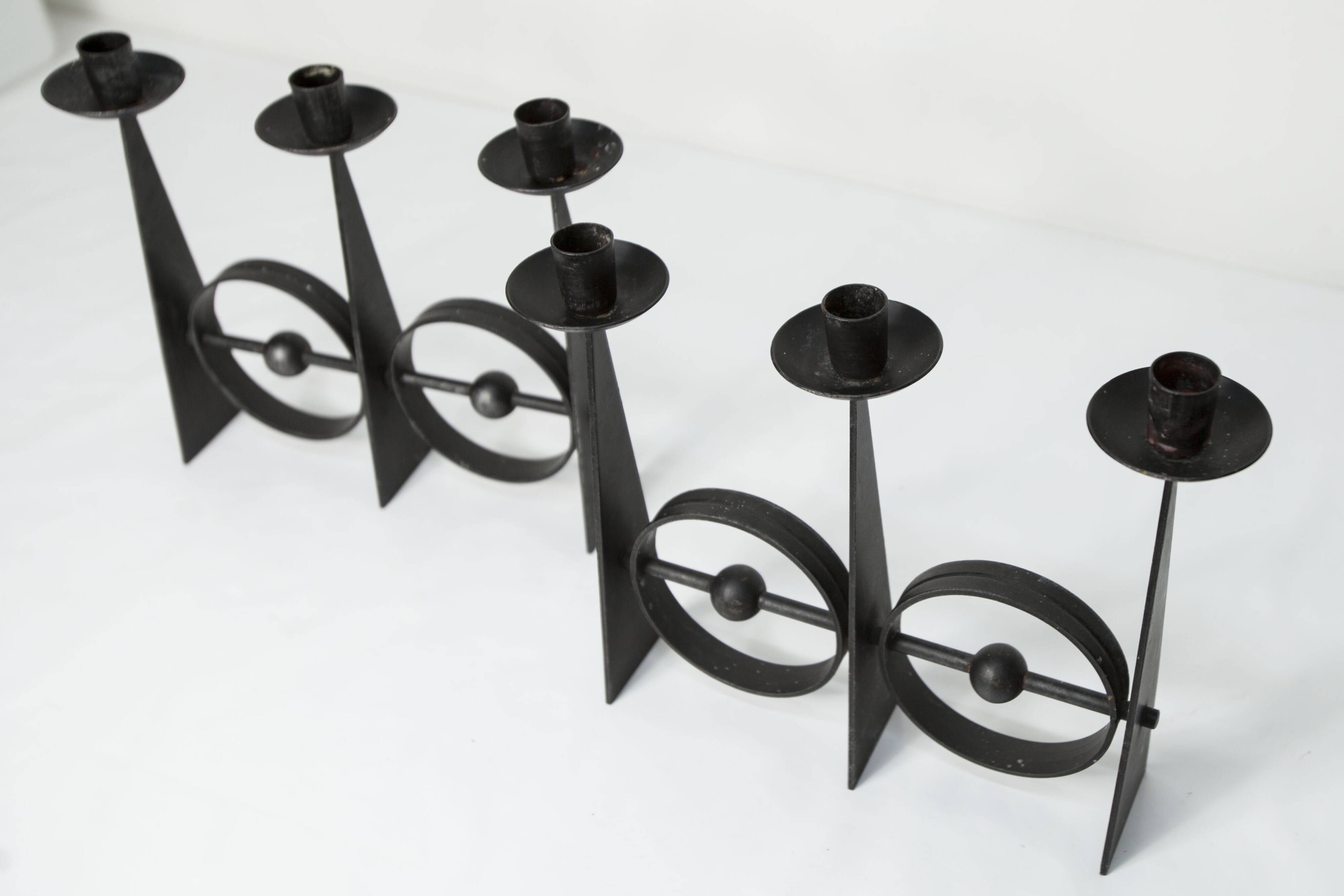 Paire de chandeliers scandinaves en fer forgé brutaliste à 3 lumières 1960