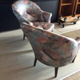 2 toad chairs