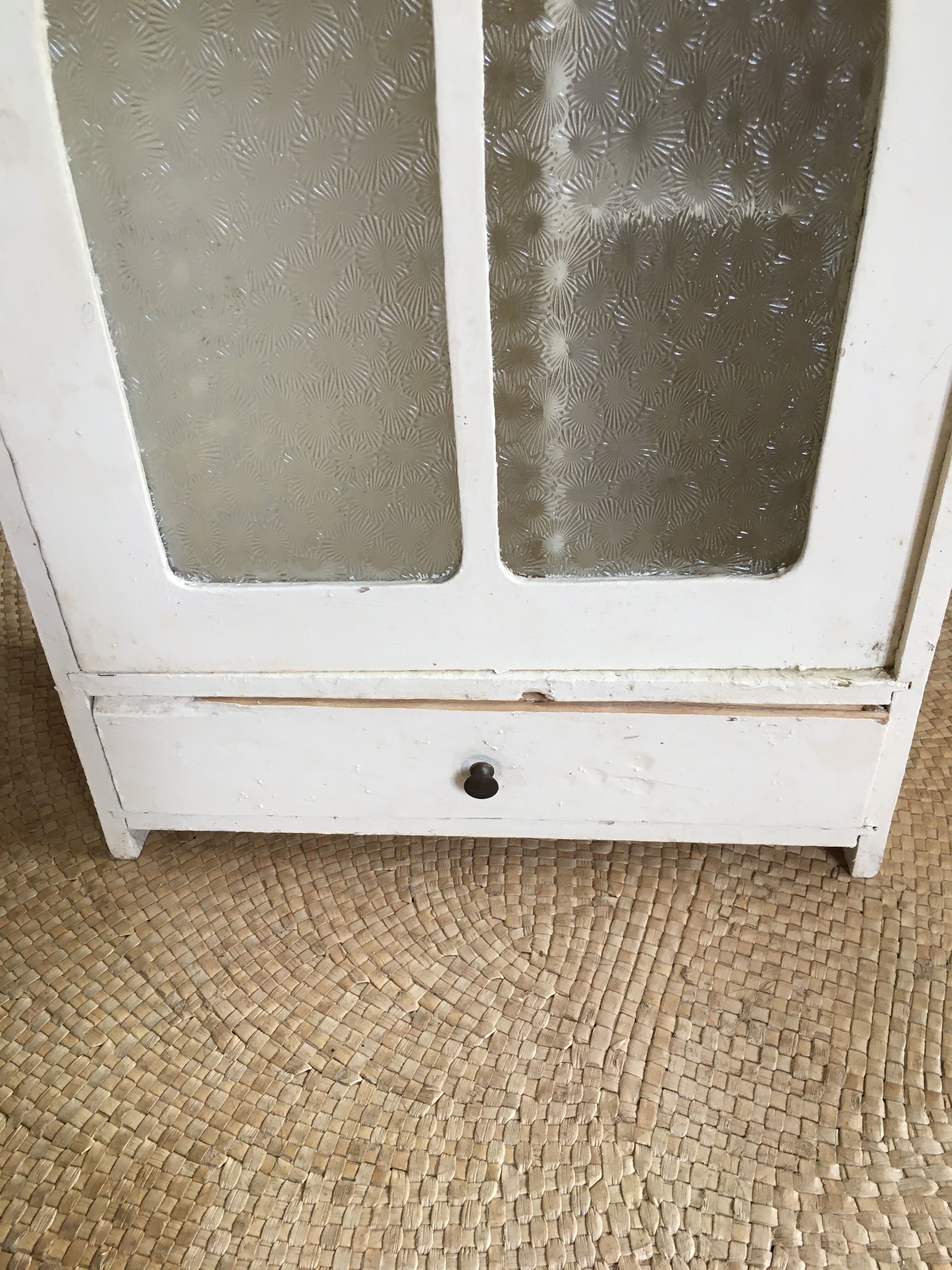Pharmacy cabinet