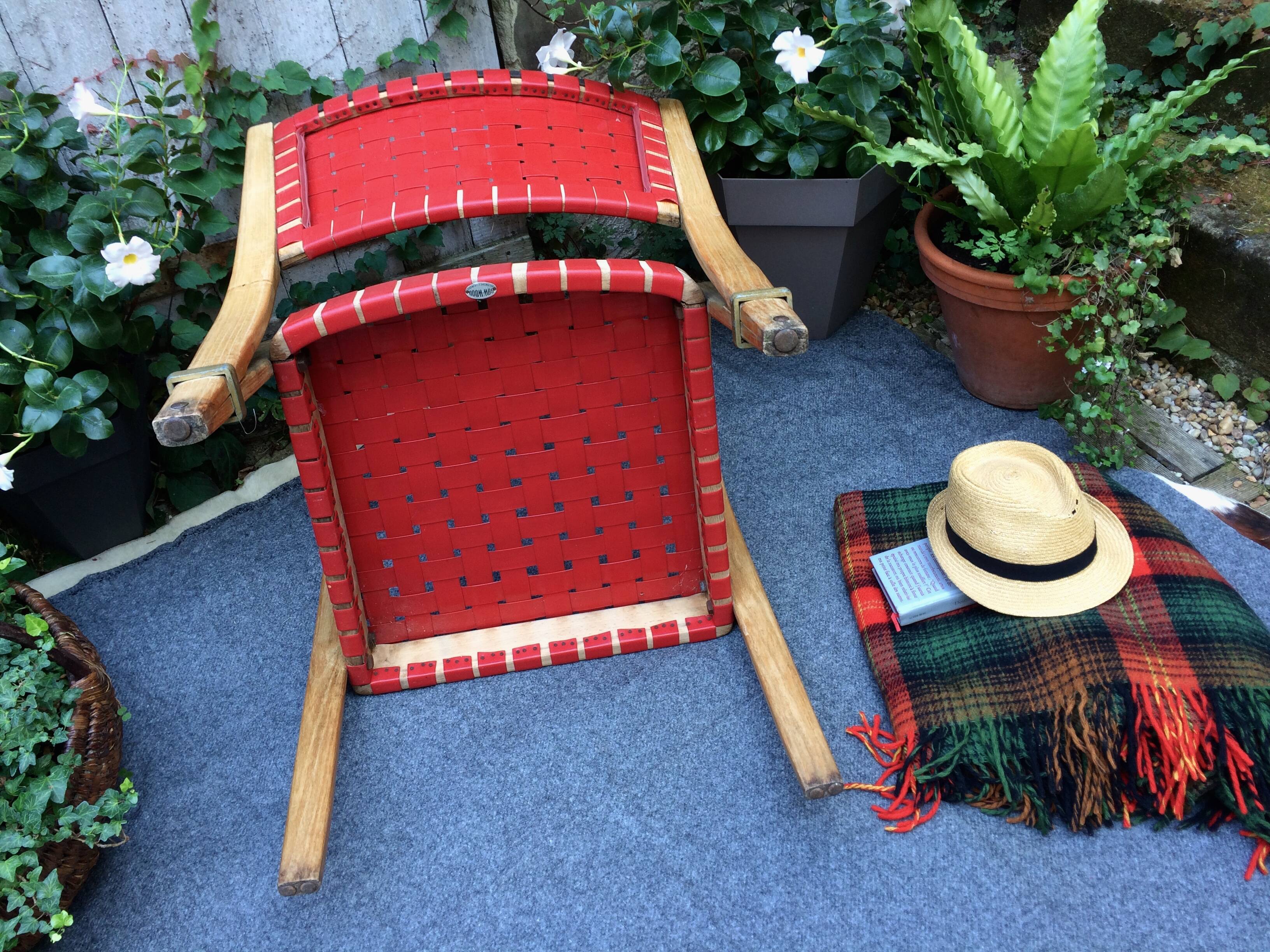 Bow Wood Steiner armchair red slats