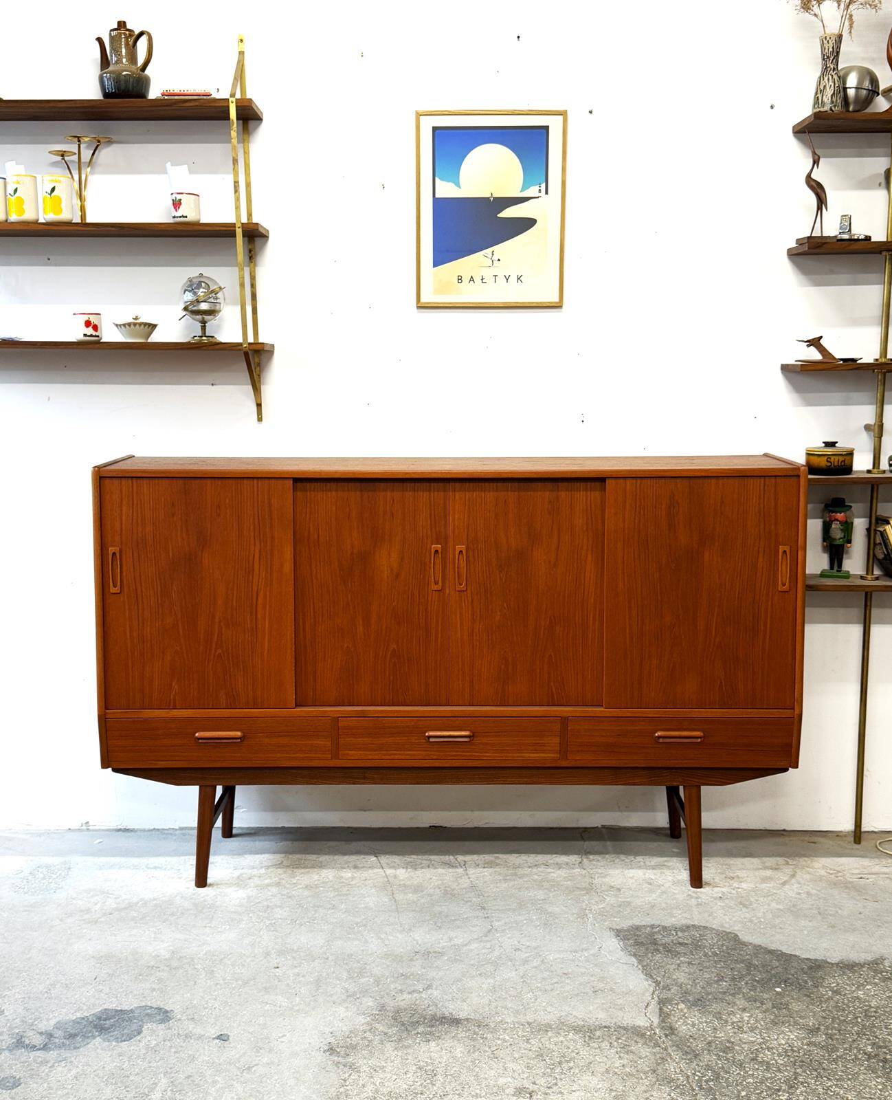 Buffet/commode en teck, Danemark années 60/70, vintage, milieu du siècle moderne
