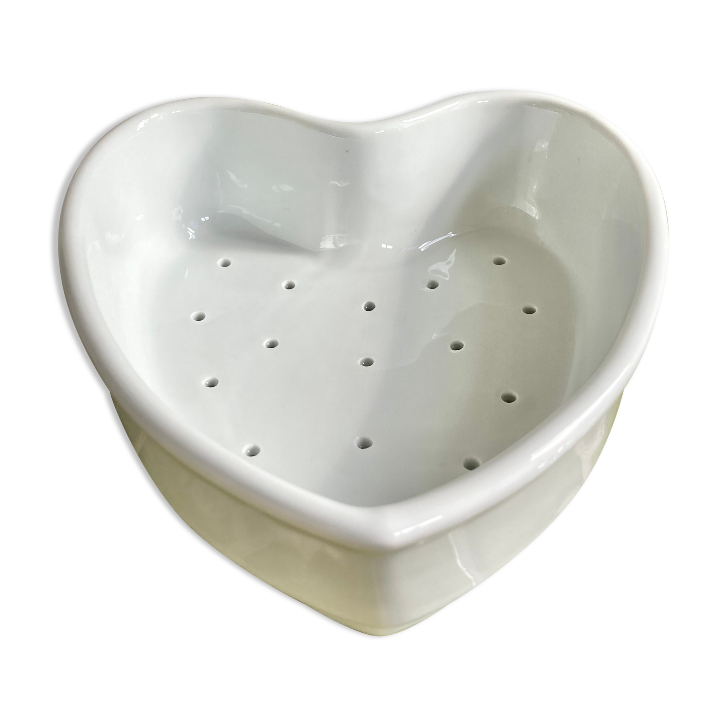 Heart-shaped fruit drainer dish