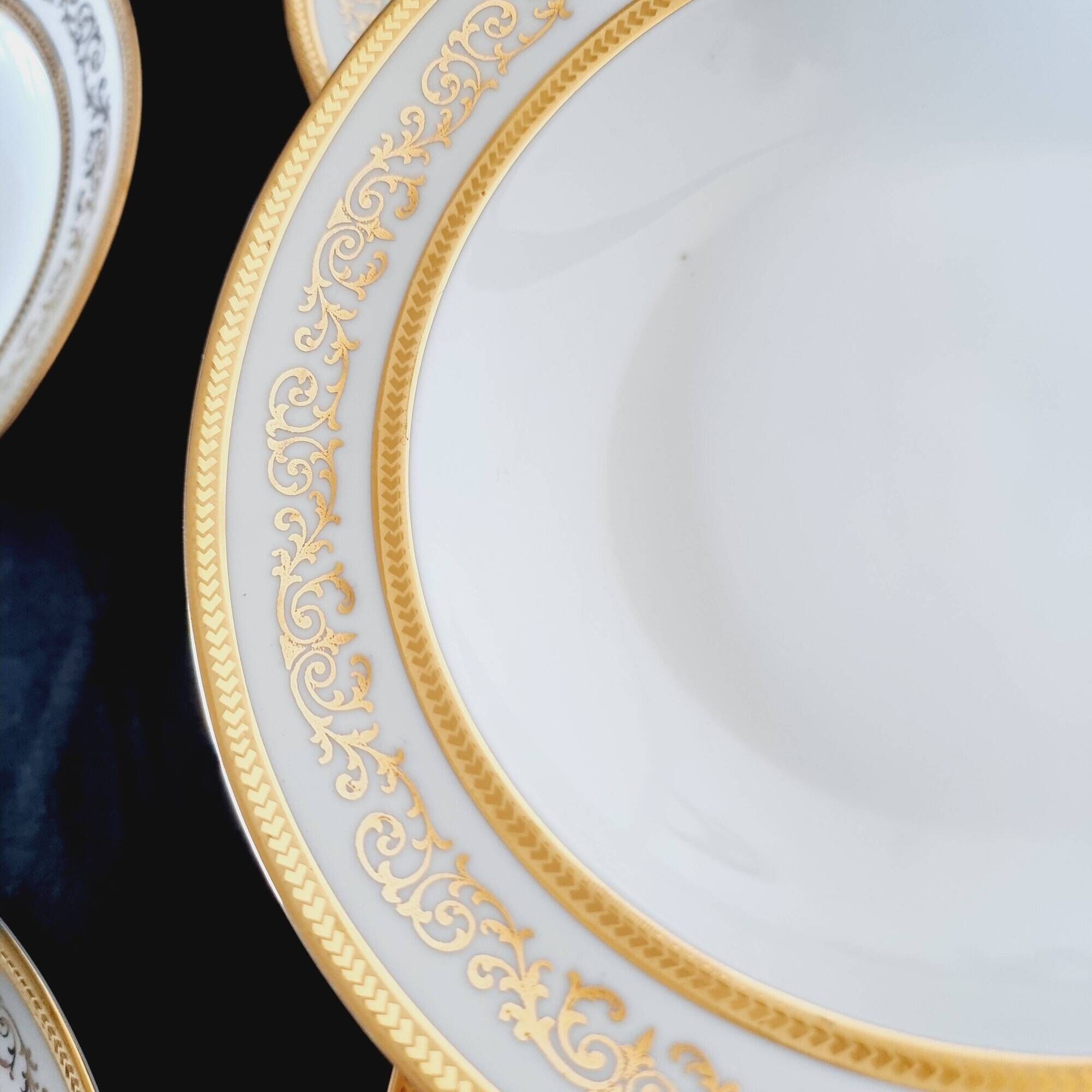 Set of 6 Limoges porcelain soup plates, decorated with gold 24