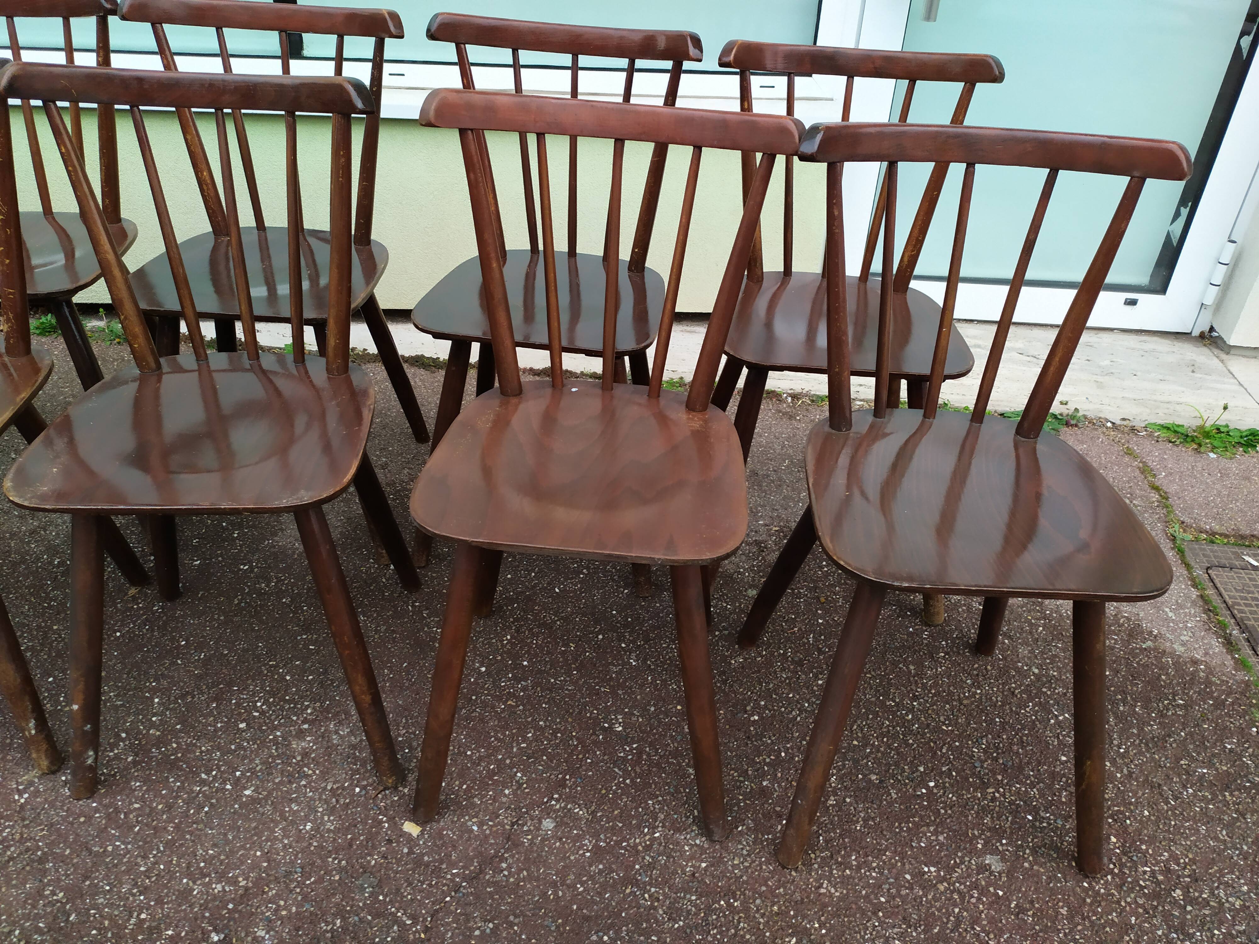 Set of 10 wooden bistro chairs - vintage