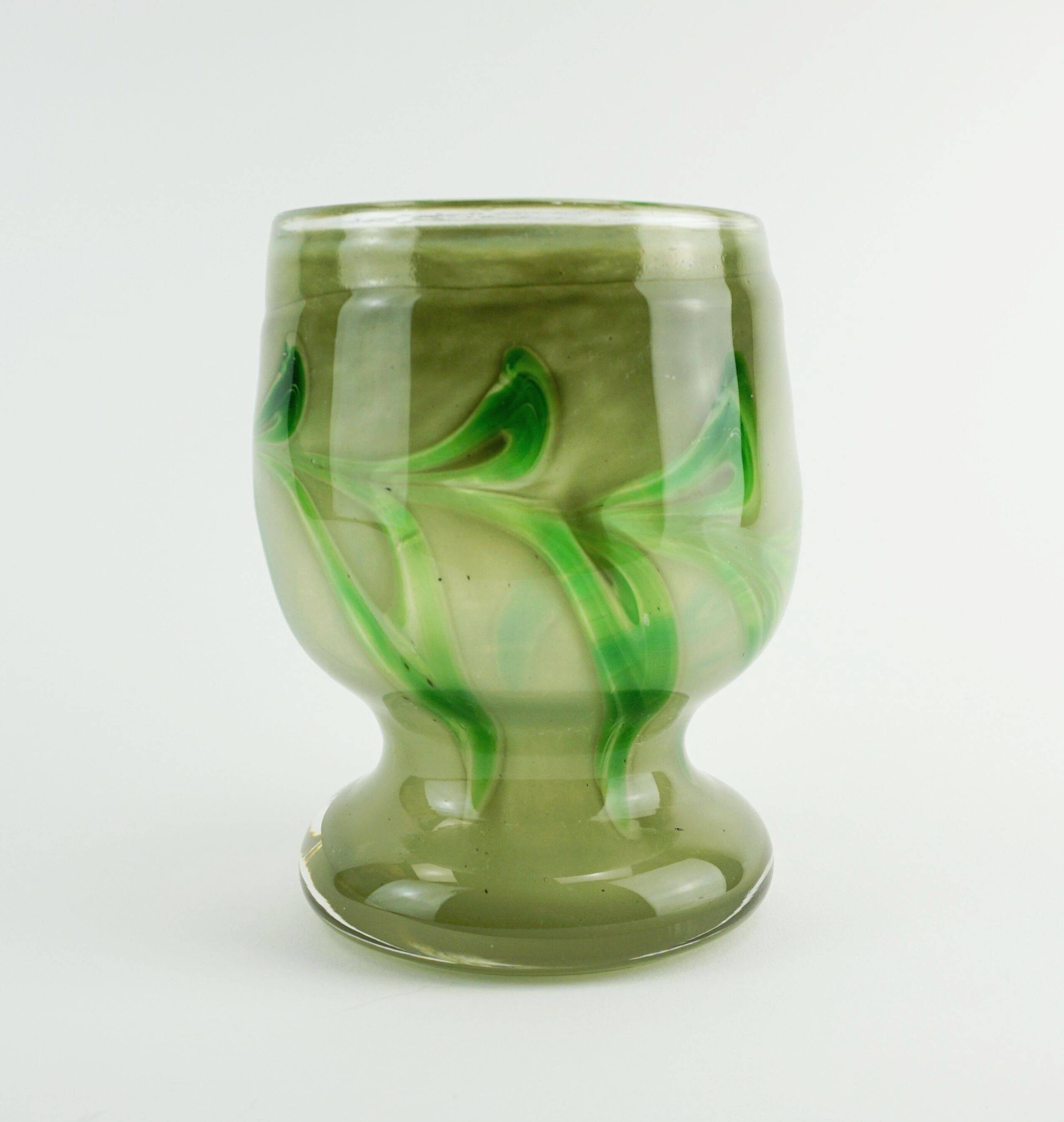 vase en verre vintage par Erwin Eisch, différentes nuances de vert et verre clair