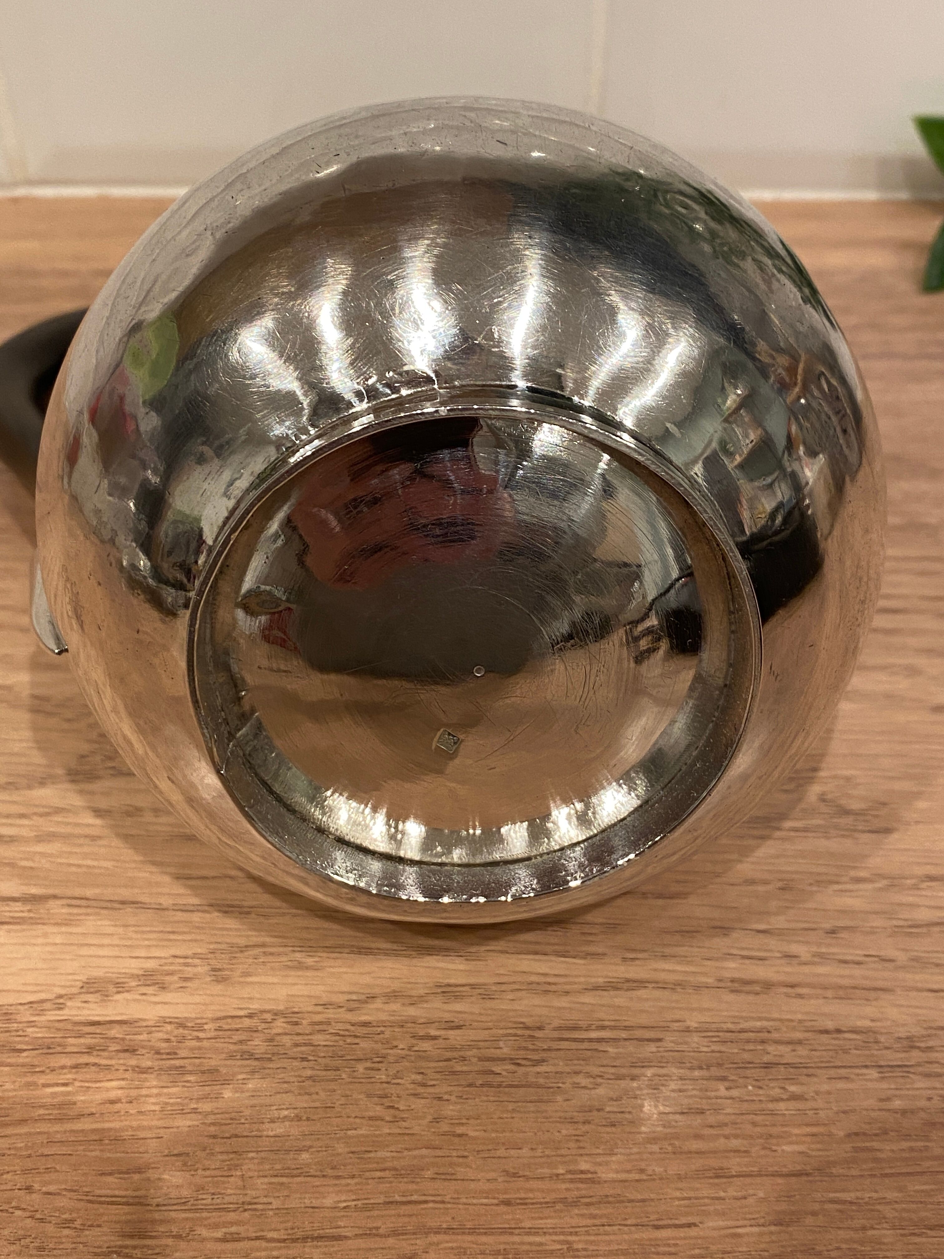 Silver pourer Jean-Pierre Bibron