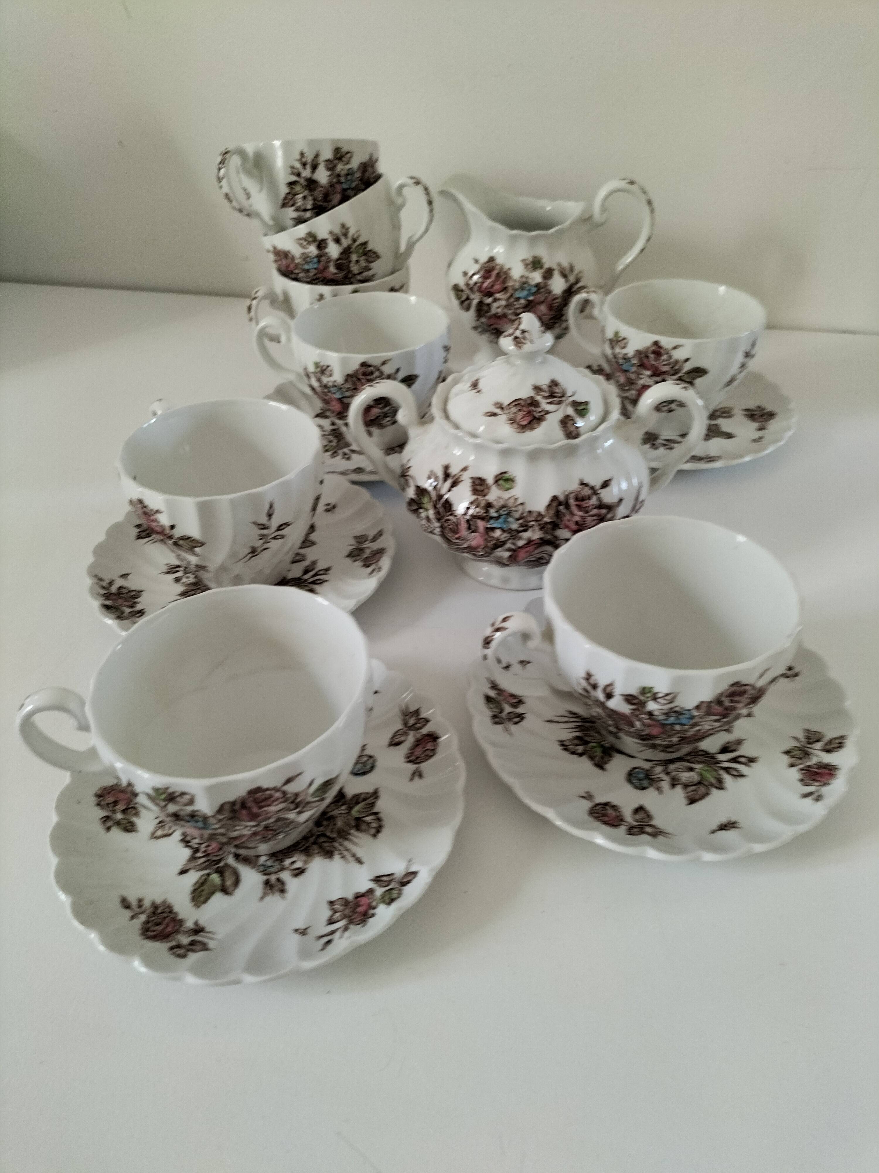 Vintage Johnson Brothers “Devon Sprays” Set