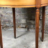 Table bouillotte de style Louis XVI en placage merisier à dessus marbre saumoné