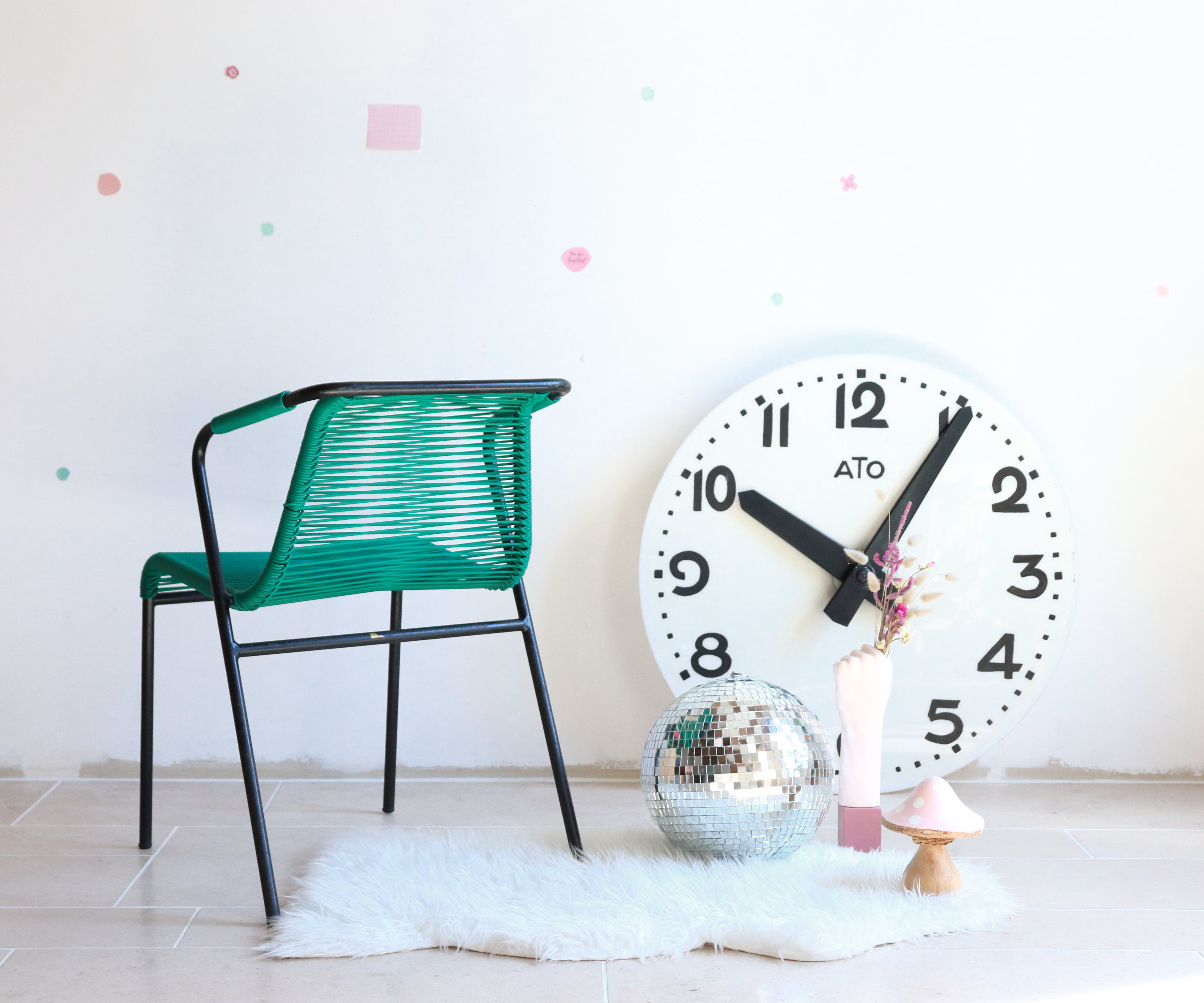 Metal and scoubidou green garden chair