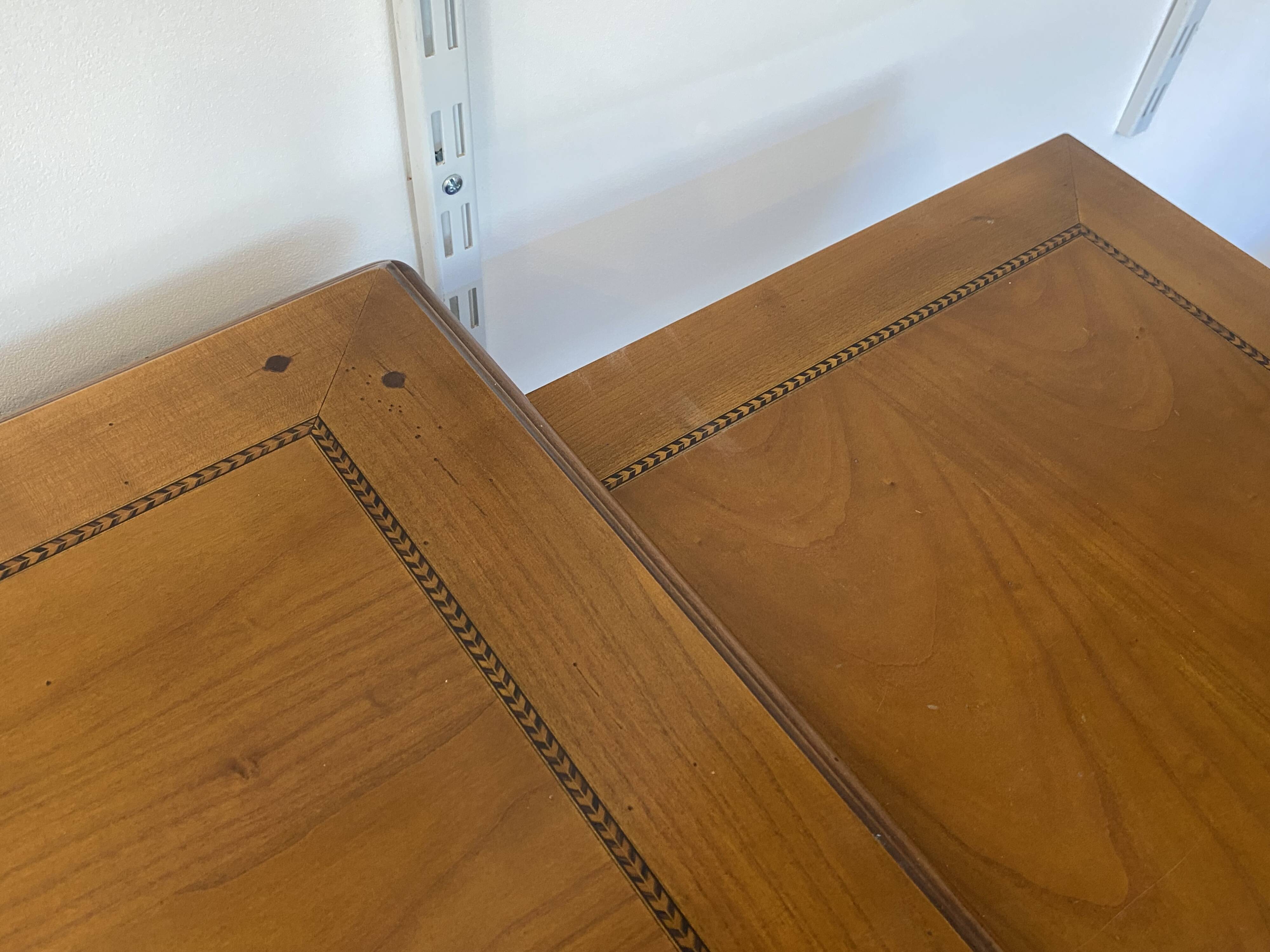 Antique cherry wood desk with marquetry, 2 drawers and 2 shelves, 112x60 h76cm.
