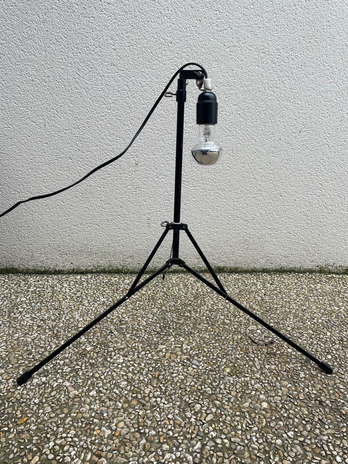 Tripod lamp