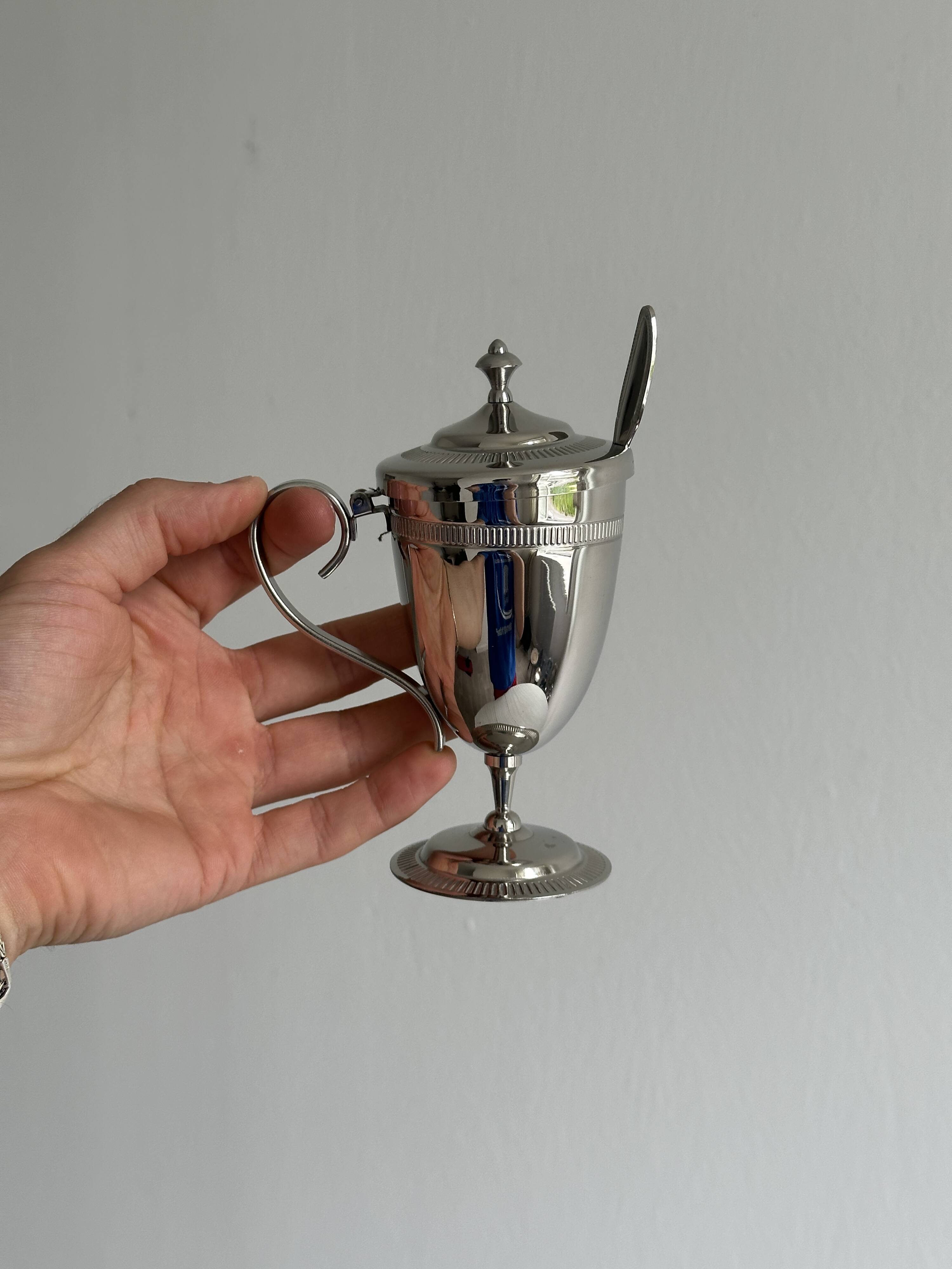 Sucrier, petit moutardier, pot à confiture