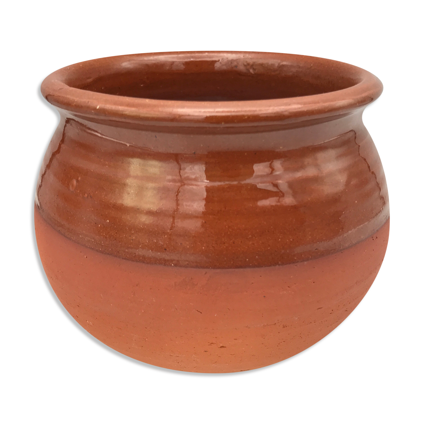 Matt and glazed round earthenware pot