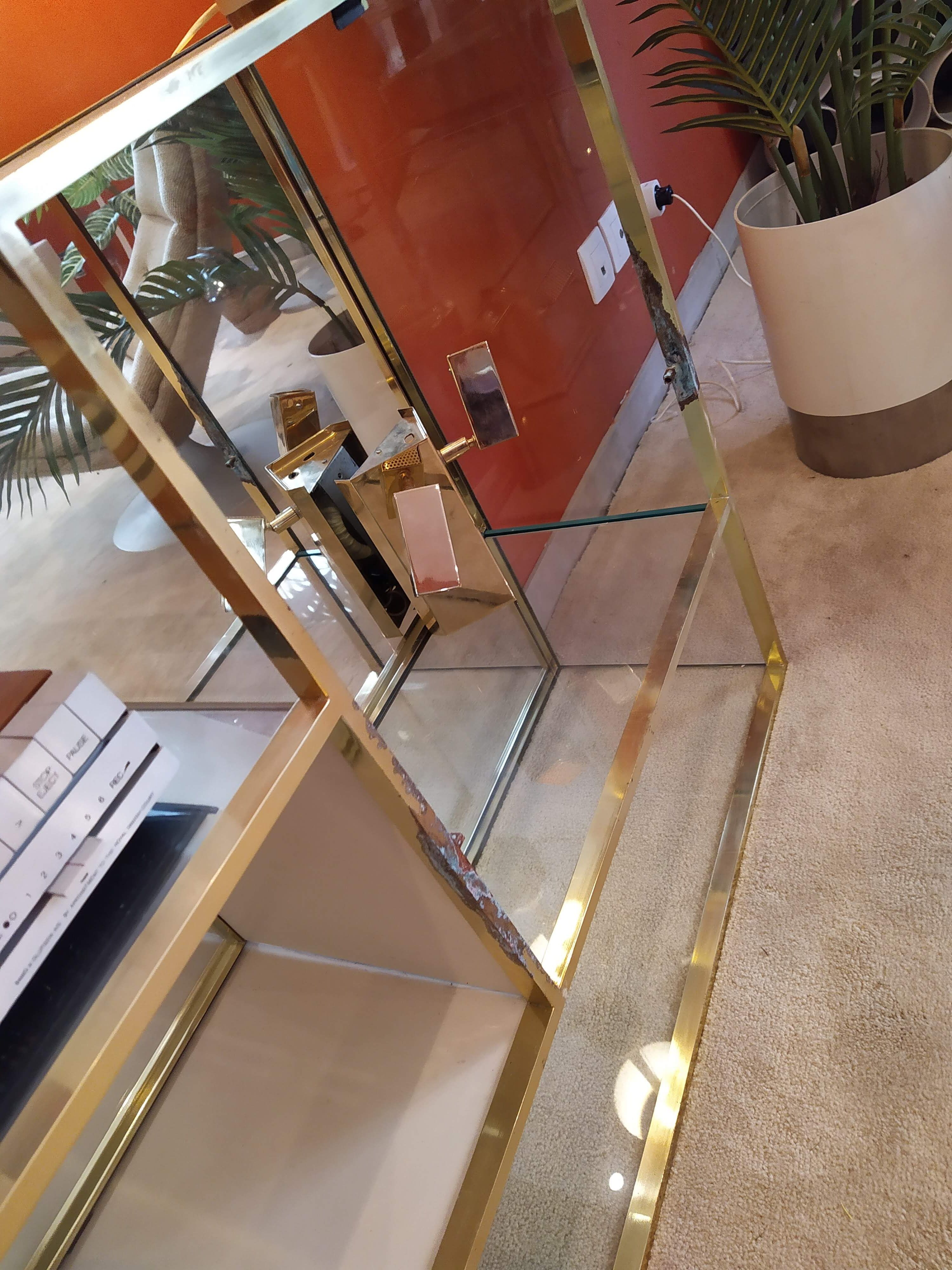 Showcase shelf, brass bar and mirror 70