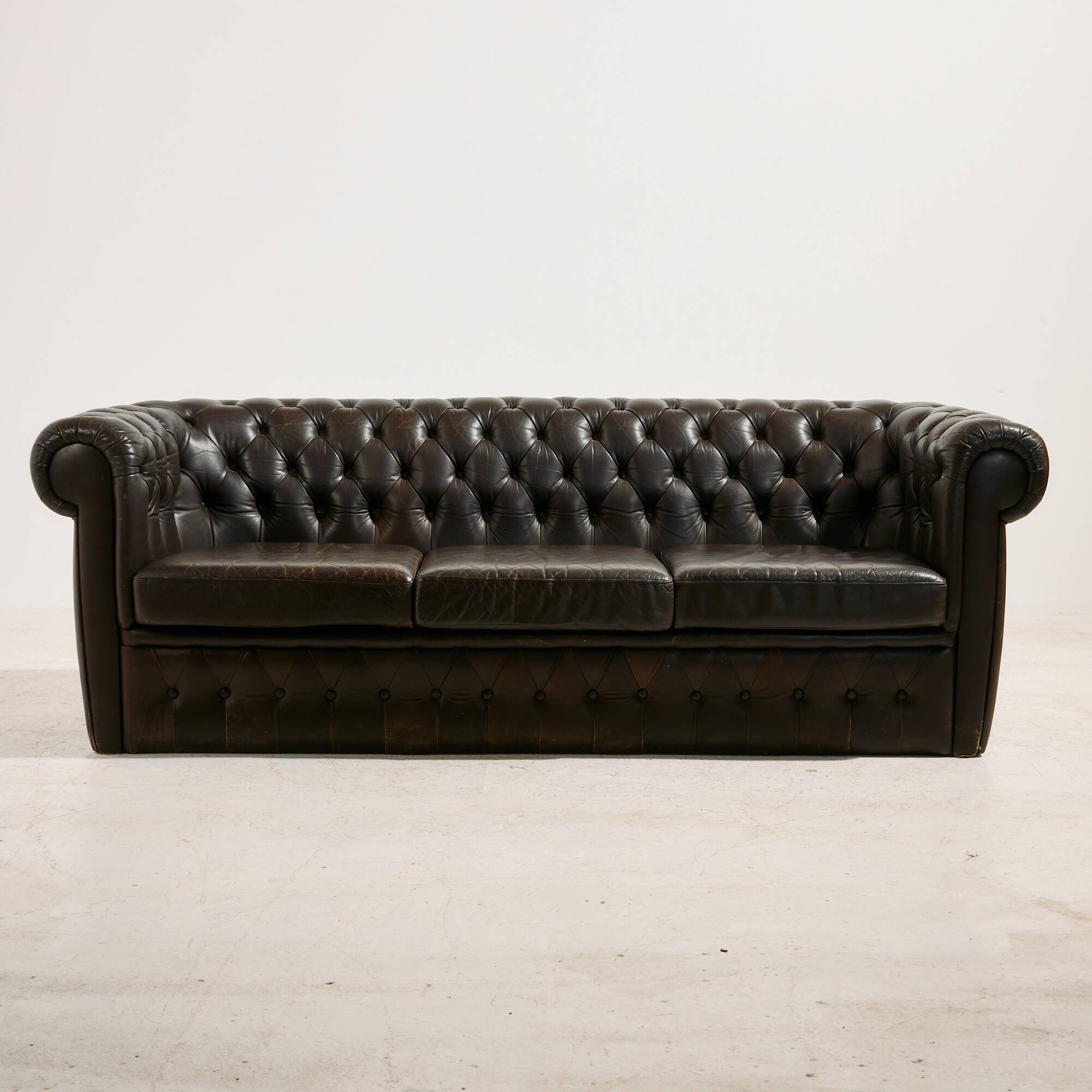 Chesterfield-style leather sofa set, set of 3