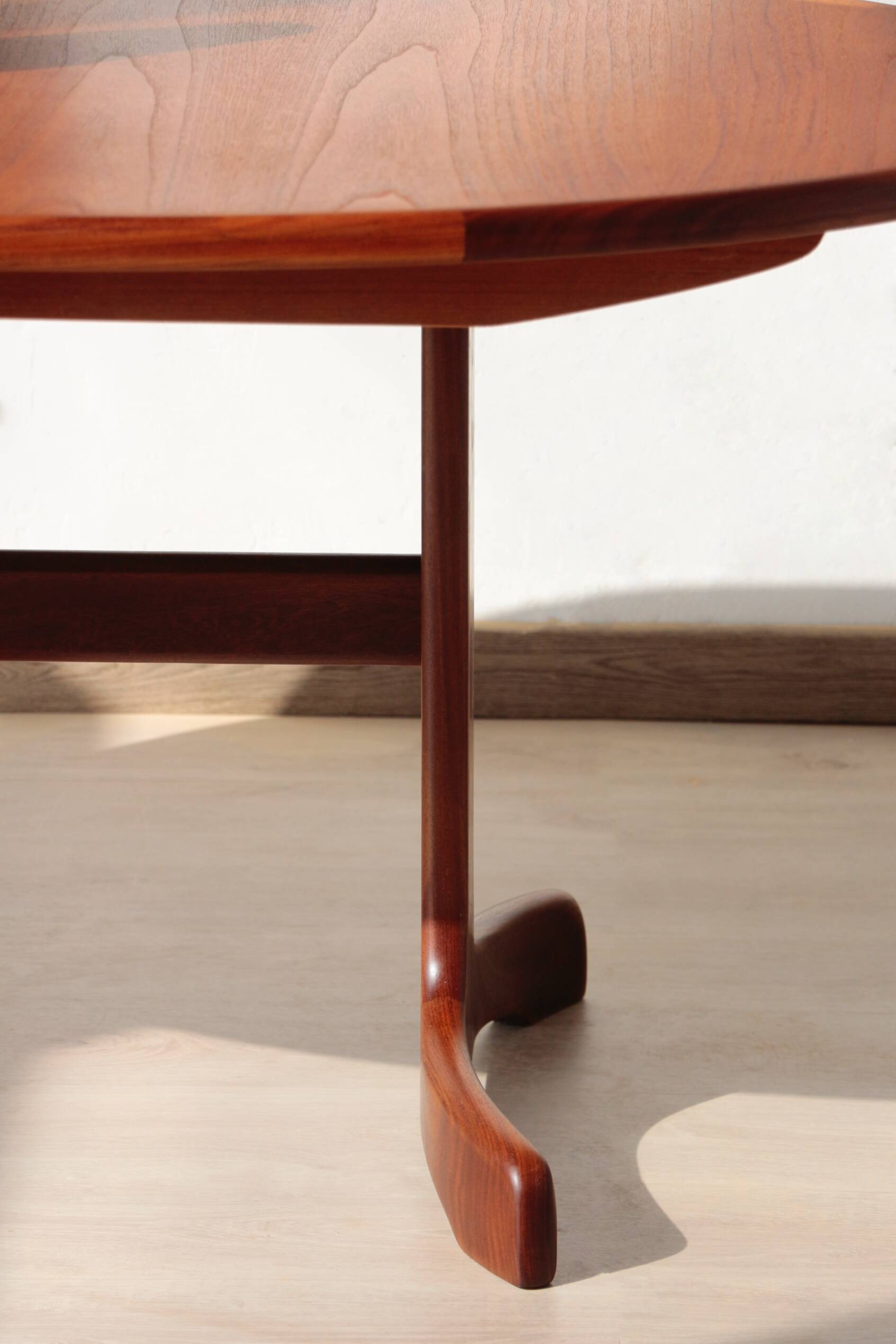 Oval dining table in teak – 6 to 8 people – Fresco model – G Plan