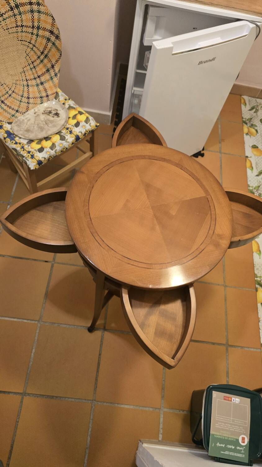 Pedestal Swivel Table with marquetry top