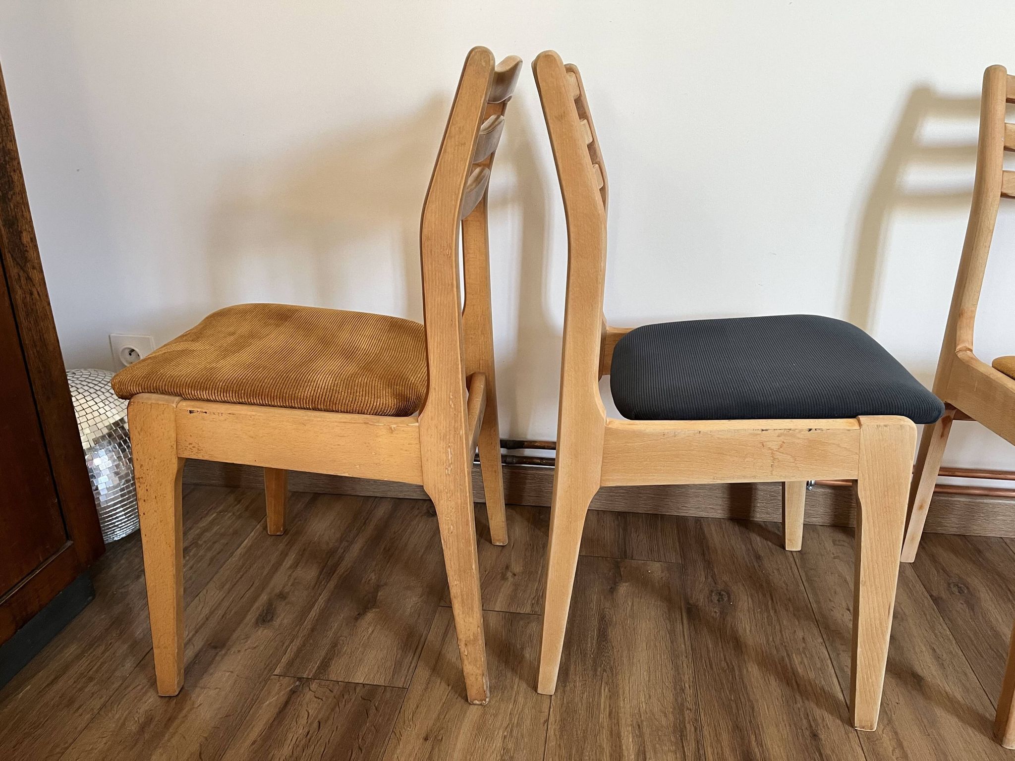 Set of 4 ribbed fabric chairs