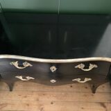Commode Louis XV noire et poignées dorées
