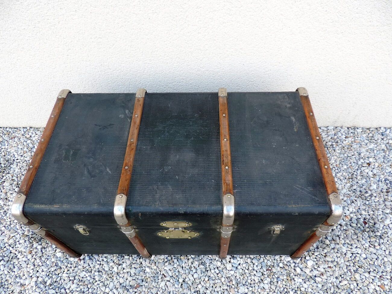 Old trunk of travel time 1900