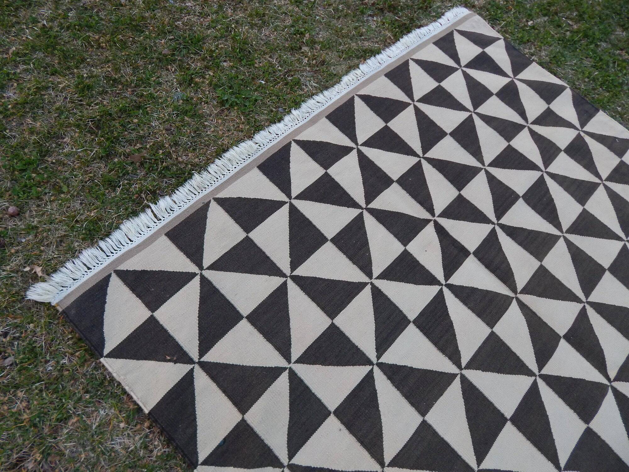 Vintage Turkish kilim, handwoven, 135x202 cm.