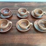 Service with 6 cups and saucers in stoneware.