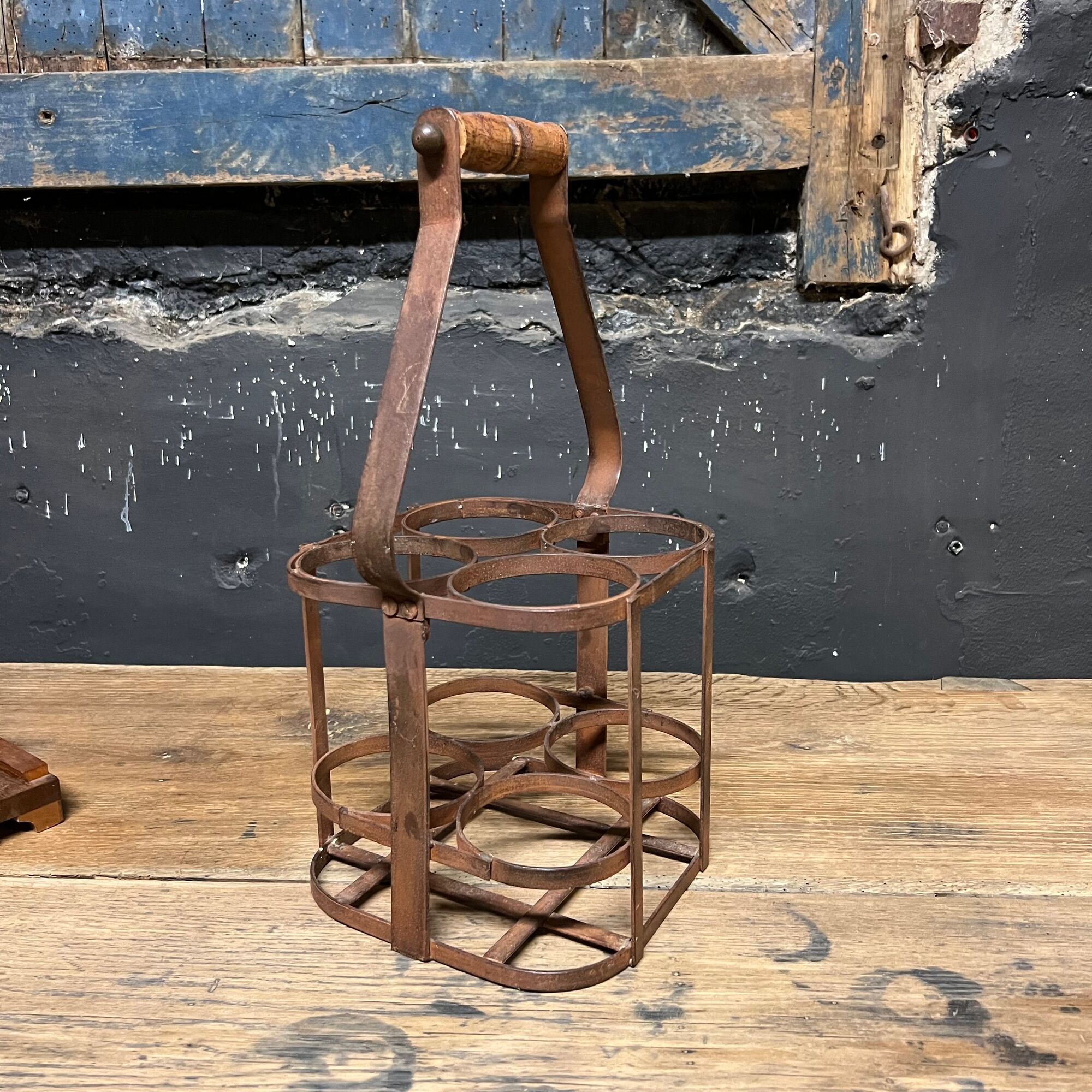 Porte bouteille design en métal demi-cercle