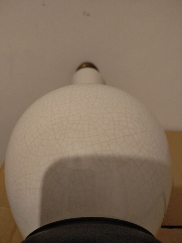 White ceramic table lamp